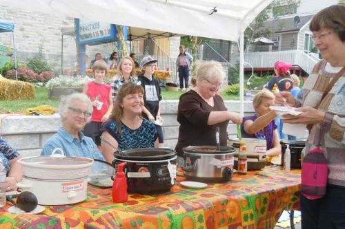 Sydenham's outdoor Chili Fest fundraiser for St. Paul's attracted chili lovers of all ages 